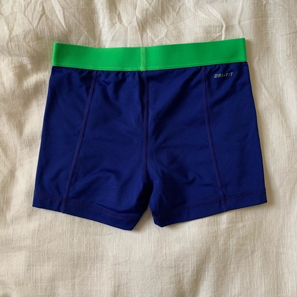 Women Nike Tights Shorts - Picture 2 of 2